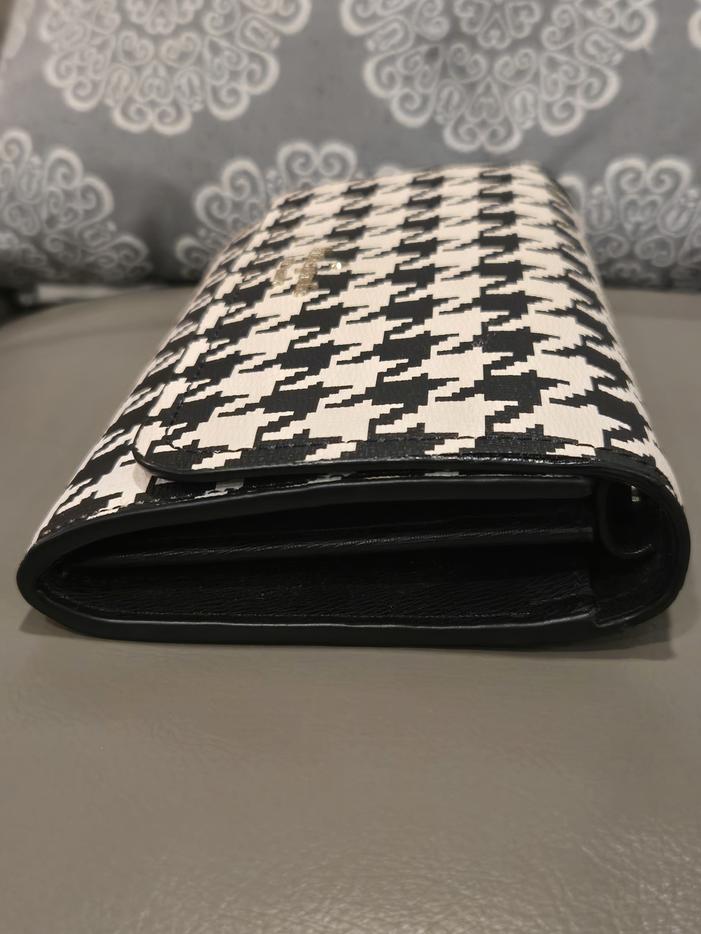 kate spade New York Black & White Houndstooth Convertible Wallet Crossbody Set - Picture 15 of 16